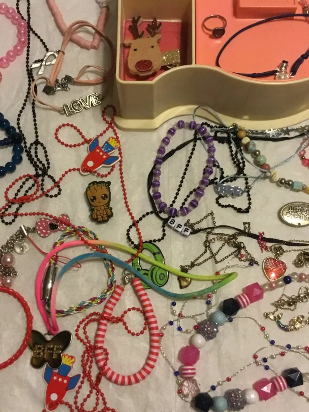 Vintage 1989 Playskool little girl's plastic jewelry box full of lots of jewelry
